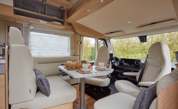 Confortable Hymer 680 BMC Integral (2023). Réservez dès maintenant pour 2024 !