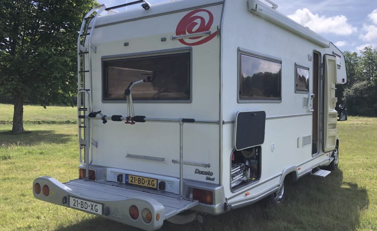 Camping-car alcôve 5 p super spacieux, frais et confortable