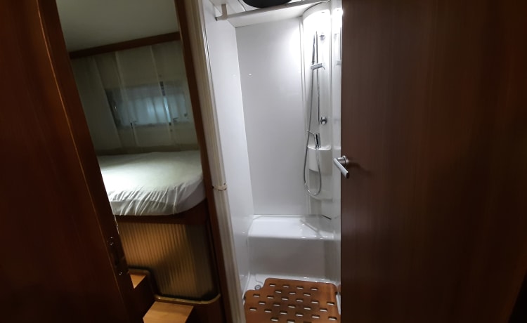 Luxury 4 pers.camper (2014) with length beds, solar panel