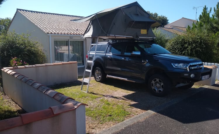 Ford Ranger met daktent voor 3 tot 4 personen