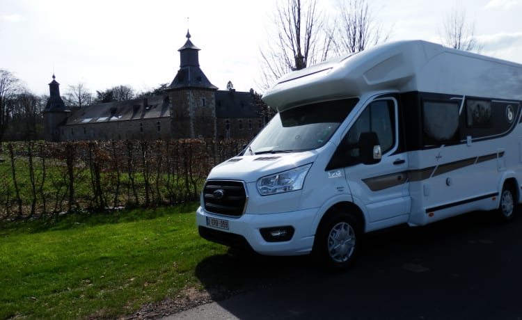 Ford s-integrated (new) - ♥ - 5p - Winter camper + free WiFi