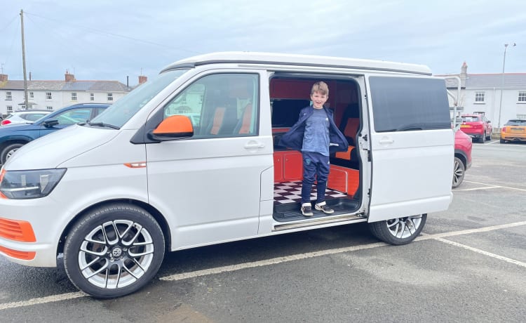 Ginger – 4 berth Volkswagen campervan from 2016