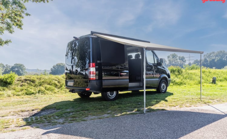 Mooie buscamper – 7p Mercedes-Benz campervan uit 2013