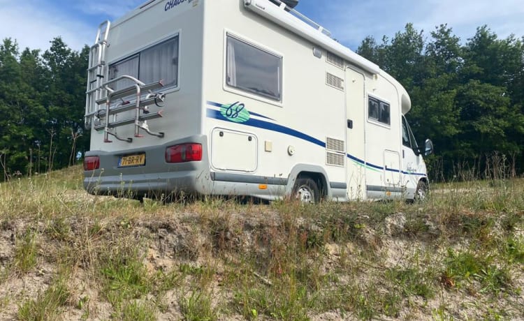 Very neat, luxurious and complete Chausson Allegro 68 with 4 sleeping places.