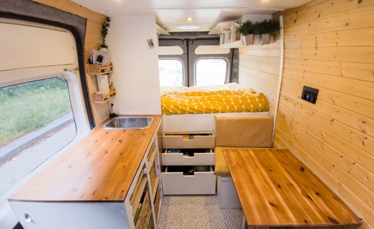 🚐 Discover our Off-Grid Peugeot Boxer Camper - Your Ticket to Freedom!