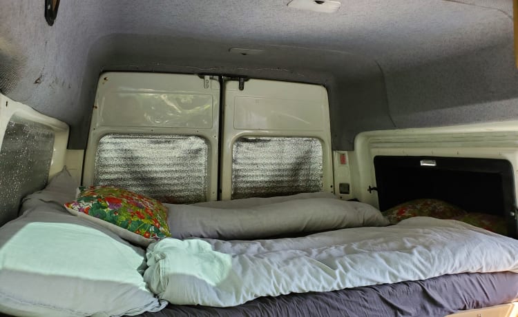 Barry Klasbak – Compact, cozy and maintained Mercedes Sprinter for 2 (tall) people