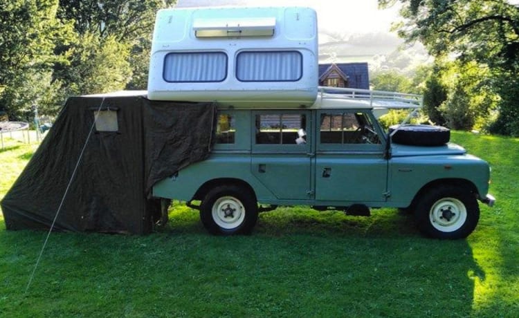 The Northumbrian Rover – 4 berth Land Rover rooftop from 1967