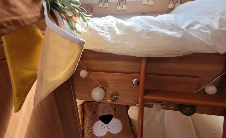 Pluk  – Super cozy 6-person camper! Still available in July :)