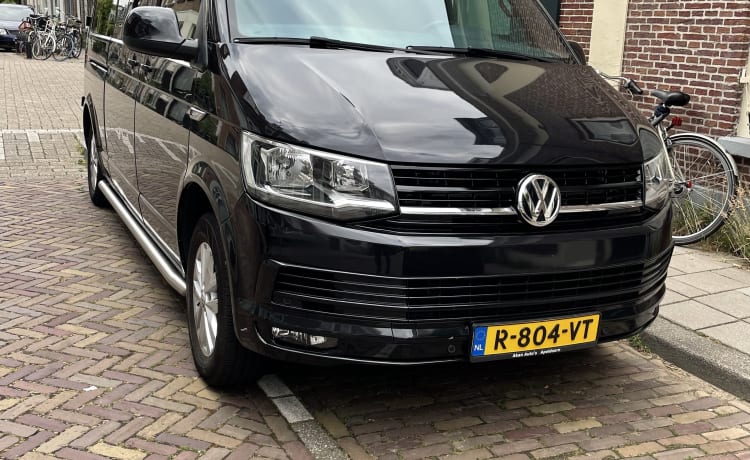 4p Volkswagen campervan uit 2016