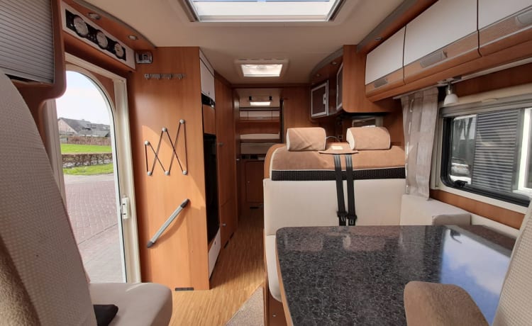 Mo – Fiat4p Dethleffs integrated from 2009 very luxurious and neat. Spacious motorhome.