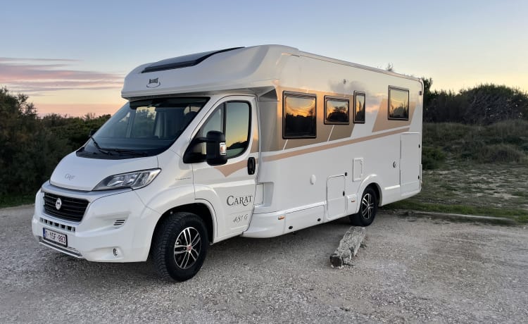 Calimero  – 4pers  Carat luxe camper met vast bed 