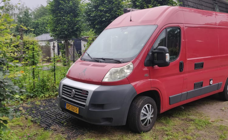 COMPACT, COMPLEET, COMFORTABEL met vast bed, Offgrid.