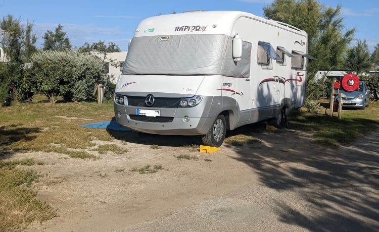 LudOrely – Camping car integral 4 places boîte auto 