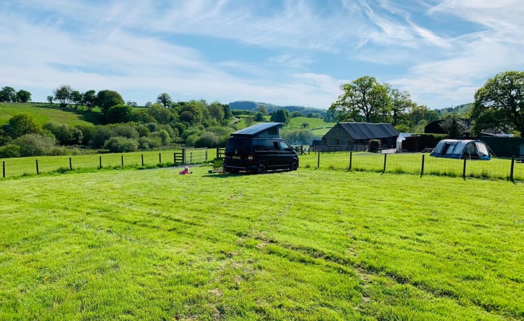 Captain B – Camping-car Volkswagen T5 élégant (avec chauffage !)