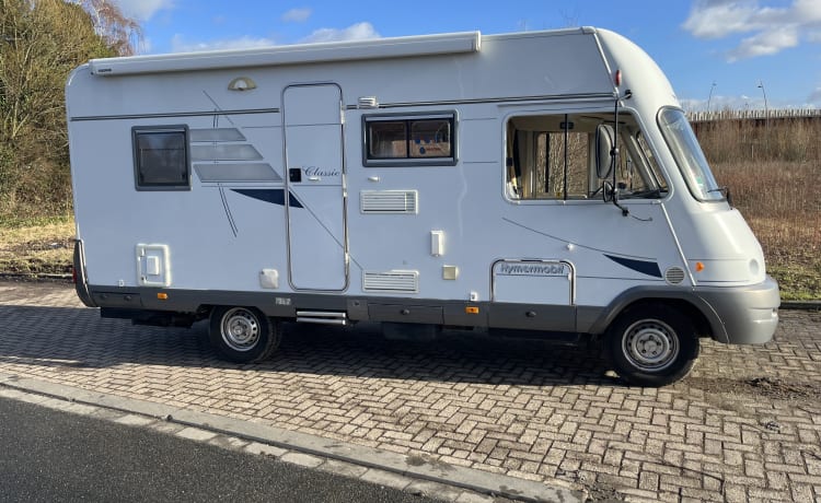 Hymer B575, AUTOMAAT, Airco, Vast bed en Hefbed, 5 pers. slapen/zitplaatsen