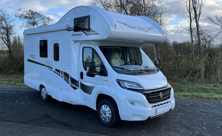 Camping-car 4 personnes (alcôve) l Fiat XGO Dynamic 20 à partir de 2019