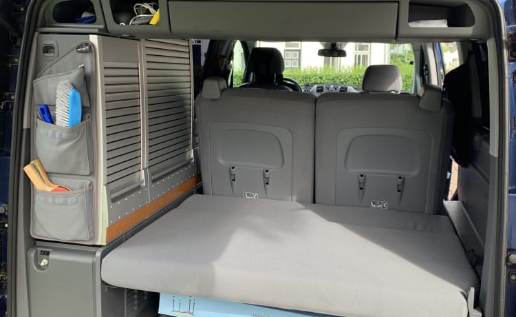 Booster Blue – Mercedes Viano bus camper