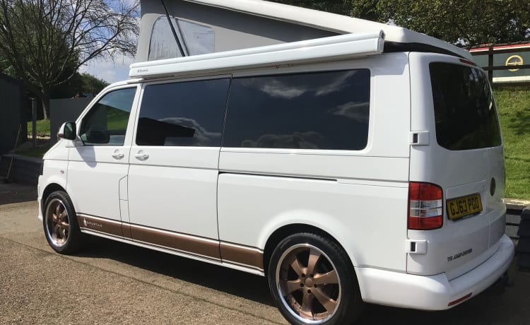 Camping-car Volkswagen Transporter 4 places avec toit escamotable 2013