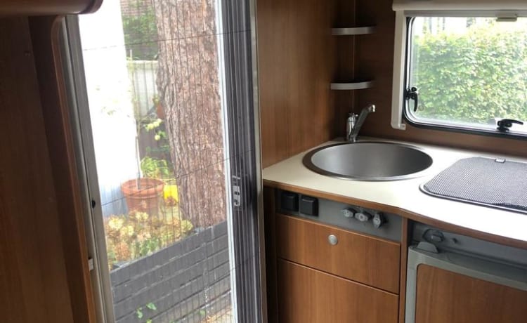 Beautiful 4 pers. Carado Alcove Camper