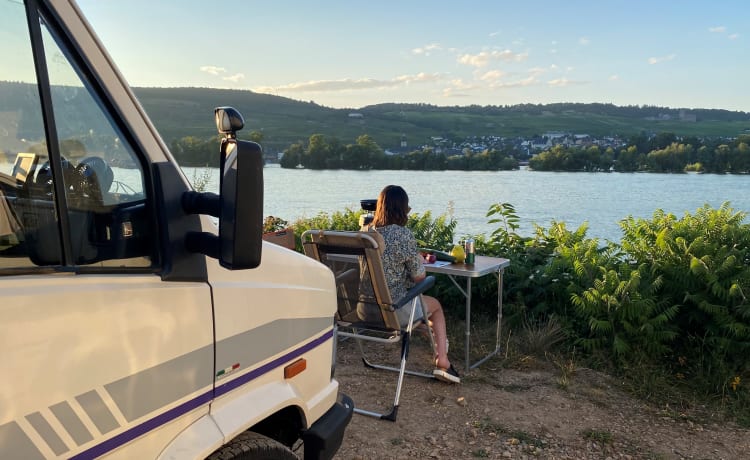 Walter  – Voyagez confortablement dans ce camping-car spacieux et confortable !