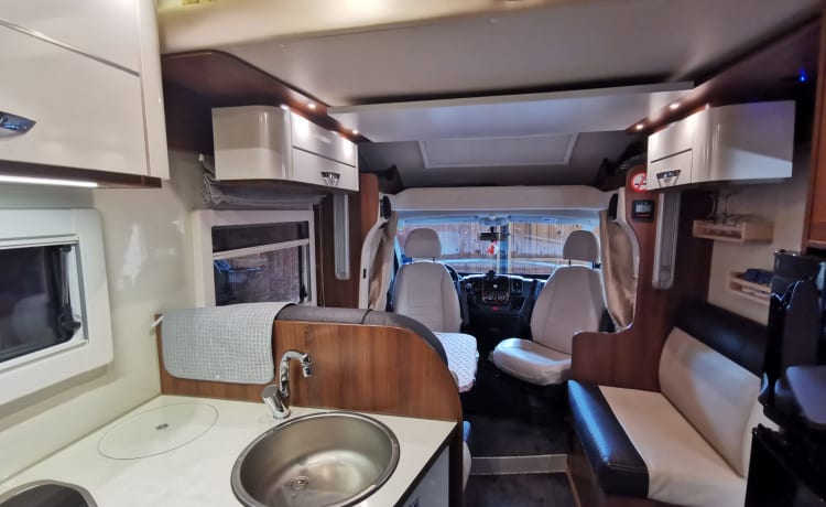 Droom op wielen! -Luxe camper met grote leefruimte!