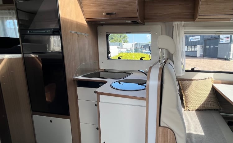 Très beau & complet Hymer Carado T448 année de fabrication 2020