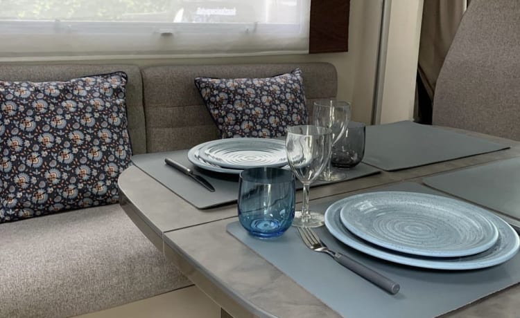 Chausson 720 - Fully equipped - Automatic - 6 People