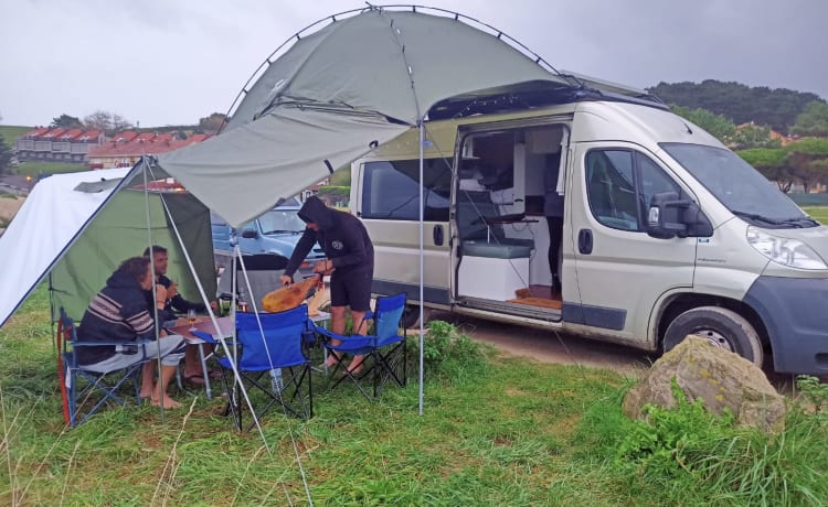 Camper offgrid autocostruito