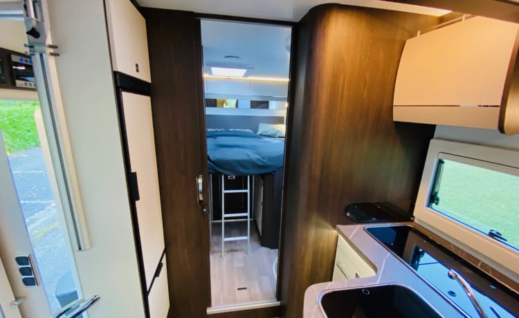 Spacious camper from 2021, ideal for a family or couple