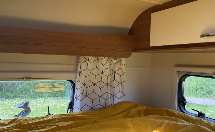 Koos – Camping-car alcôve confortable 5p de 2015