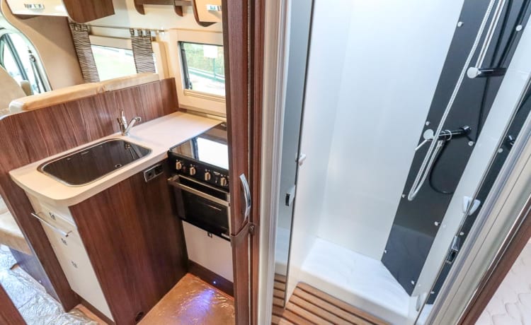 The memory maker  – Stylish 4 berth Benimar Mileo, free WiFi, flexible pick ups/drop offs