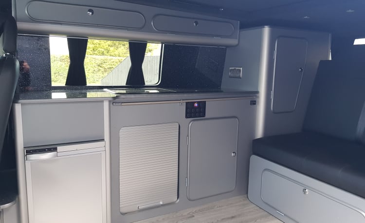 Black Beauty – Mercedes-Benz campervan Brand new conversion with drive away Awning
