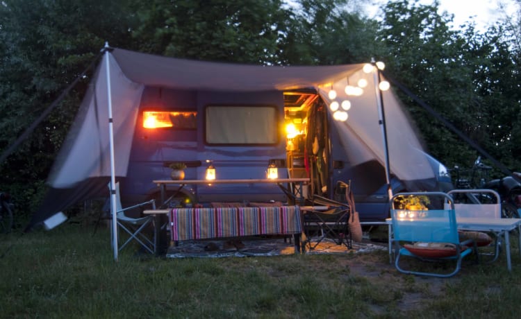 BLUEY – A super nice spacious two person camper