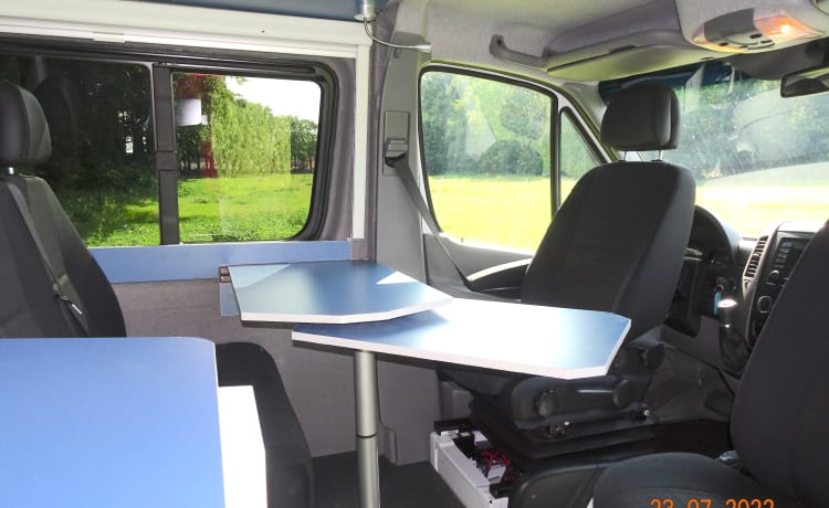 Mercedes Benz Sprinter 4 places bus camping-car automatique.