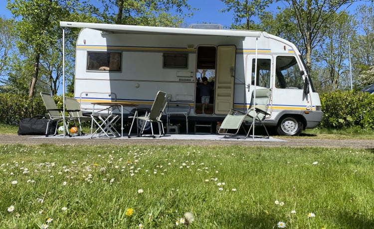 Explore More – Camping-car familial confortable 6p Eura Mobil