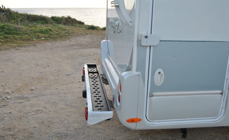 Superbrig – Rimor Camper Dachboden 6 Sitze