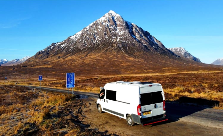 Glen – Umgebauter Campervan Citroën Relay L3H2 mit 2 Schlafplätzen und Dusche/Toilette