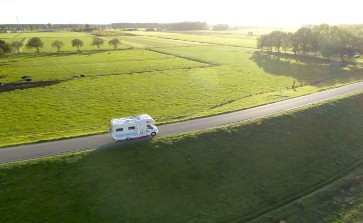 Camping-car très spacieux pour 4 personnes