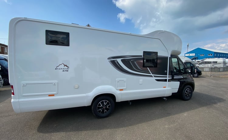 (MH002) Schönes Swift Edge 476 Wohnmobil mit 6 Schlafplätzen