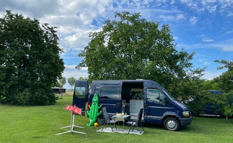 Buddy – Komplett & gemütlich 2-Pers. Buscamper Renault Master (mit Hängematte ;))