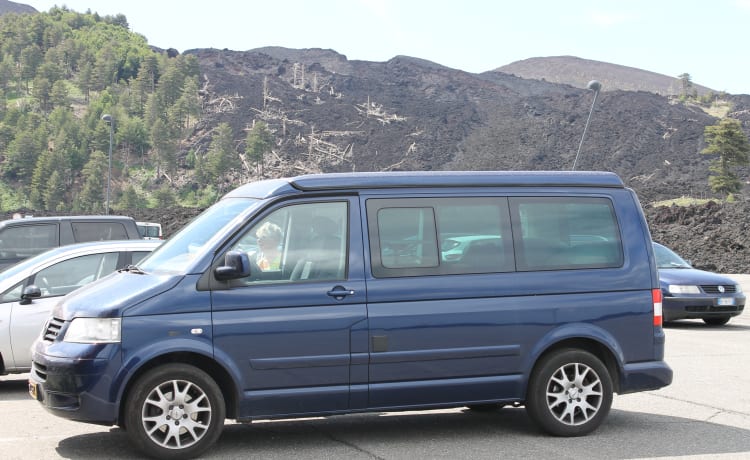 powerful VW T5 Multivan camper van with spacious Reimo pop-up roof