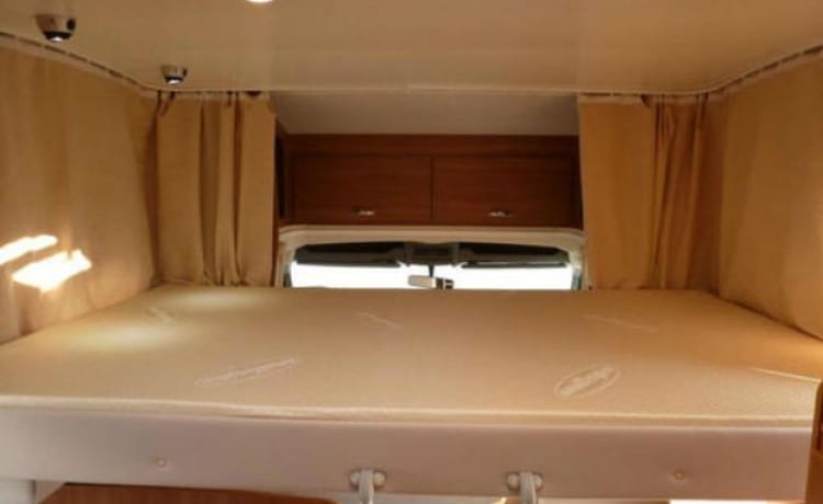 B-type – Luxury motorhome, semi-integrated with length beds