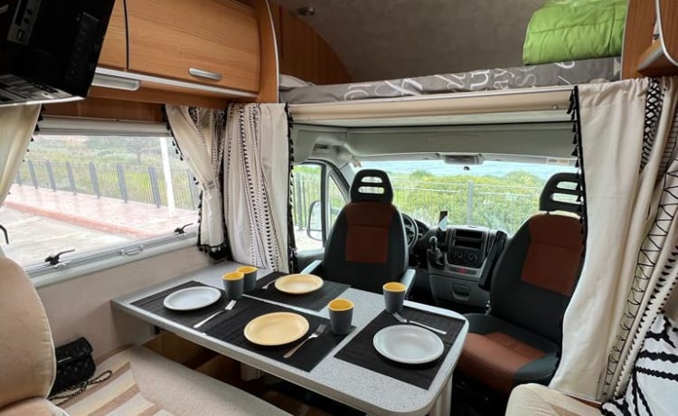 Louis – Experience Sardinia in freedom with Louis camper