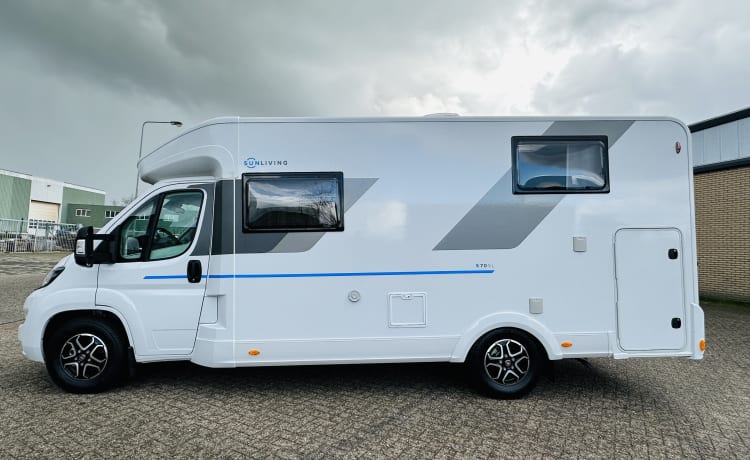 Luxuriöser und kompletter Familiencamper Sun Living S 70 SL für 4 Personen