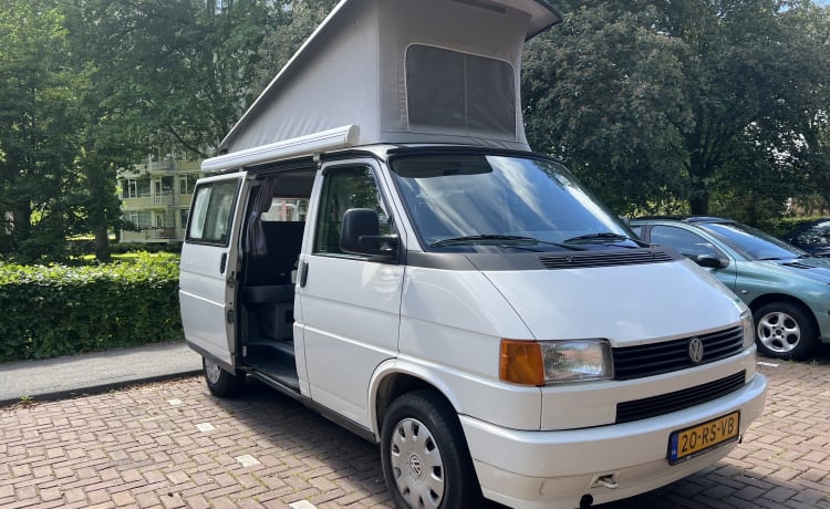 Colin de Camper – Volkswagen T4 California buscamper, top staat, off-grid met extra's