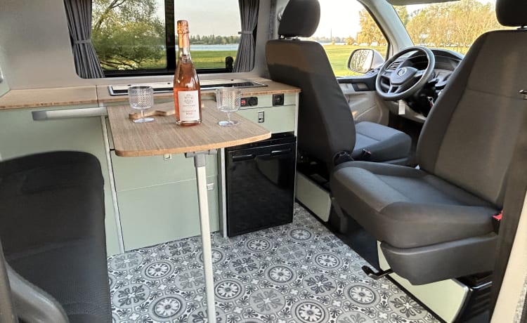 Olaf – Volkswagen Transporter T6 4-Personen-Retro-Grün mit Aufstelldach