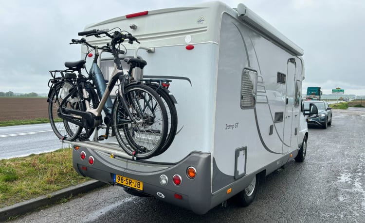 Hymer  – 2p Hymer camper + fietsendrager