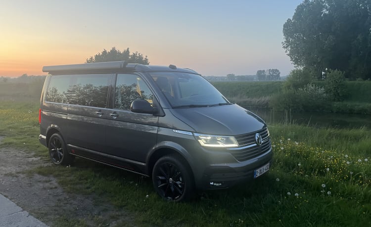 4p Volkswagen campervan uit 2023 // huurders vanaf 18 jaar toegestaan