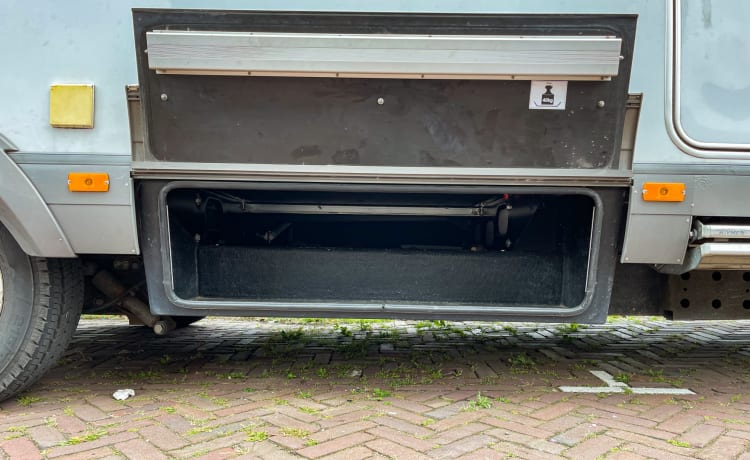 Cosy Family Camper – Complete gezellige en praktische familie camper met grote garage 5p Hymer