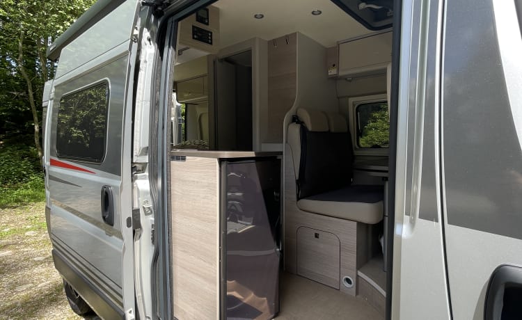 Van Burstner Campeo C600 with pop-up roof - Your tailor-made adventure!